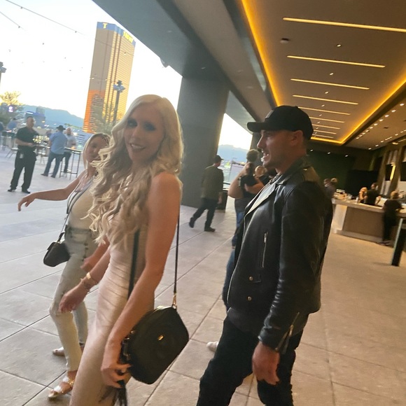 REASONABLE Offers Welcome! 31 to 10,000 Sold on Posh - Picture 15 of 17